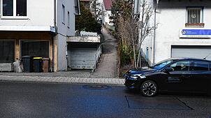 Nun kommt er doch nicht, der Zebrastreifen aus Richtung Hauptstraße in die Löwenstraße. Das Vorhaben lässt sich nicht umsetzen. Bild: ...