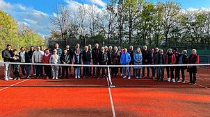 Mit einem Fest für die Helfer und Unterstützer feiert der Tennisclub Weilersbach seine beiden neuen Keramiksandplätze. Foto: Anita Seemann