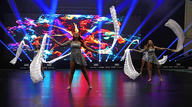 Bild 30: Spektakuläre Auftritte &ndash; Fotos der sportlichen Akteure bei der Turngala in der Schänzlehalle