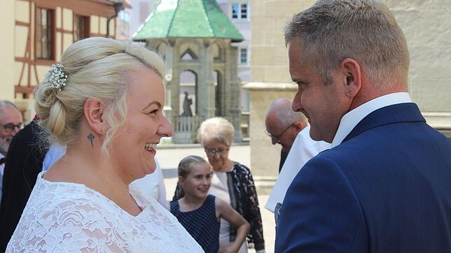 Barbara Diener und Alexander Barth vor ihrer Trauung, die im Überlinger Rathaus stattgefunden hat.