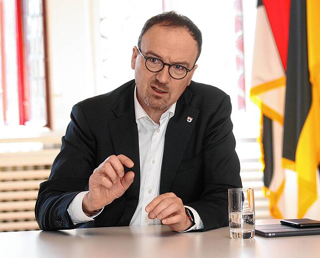 Der Konstanzer Oberbürgermeister Uli Burchardt in seinem Büro im Rathaus Konstanz.