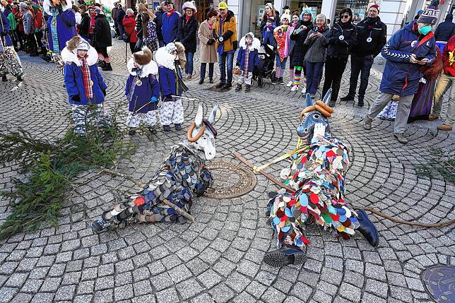 Bild 11: Glonkis, Butzesel und Hexen: Die Fasnet ruft