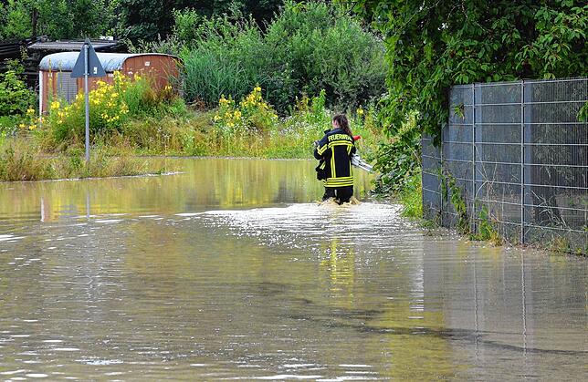 Bild 6: Bilder vom Unwetter in Markdorf: Evakuierung des Campingplatzes