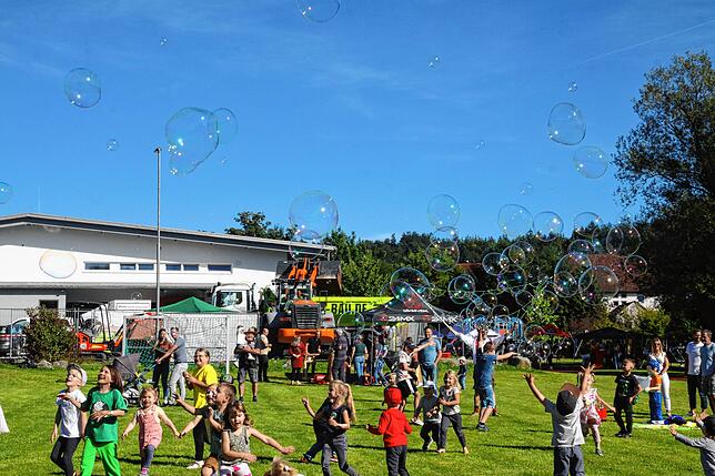 Bild 42: Dorffest in Zoznegg: So feiert die Gemeinde Mühlingen ihr 50-jähriges Jubiläum in der Weiherbachhalle