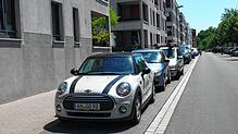 Noch herrscht hier in der Bruder-Klaus-Straße in Petershausen freies Parken. Das heißt auch, dass es dauern kann, bis jemand einen ...