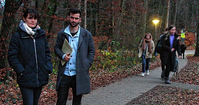 Mona Günther, Mitarbeiterin der Universität, und Ioannis Tagos vom Vorstand der Studierendenvertretung sehen erhebliche Mängel an den ...