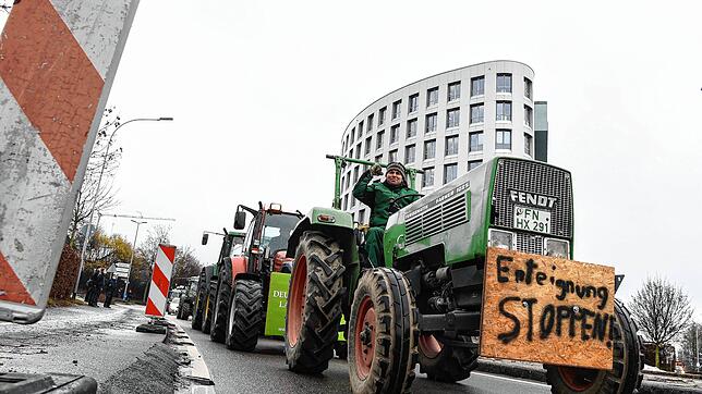 In Friedrichshafen demonstrieren Bauern zu Jahresbeginn gegen geplante Kürzungen. Ist der Protest verhaltnismäßig?