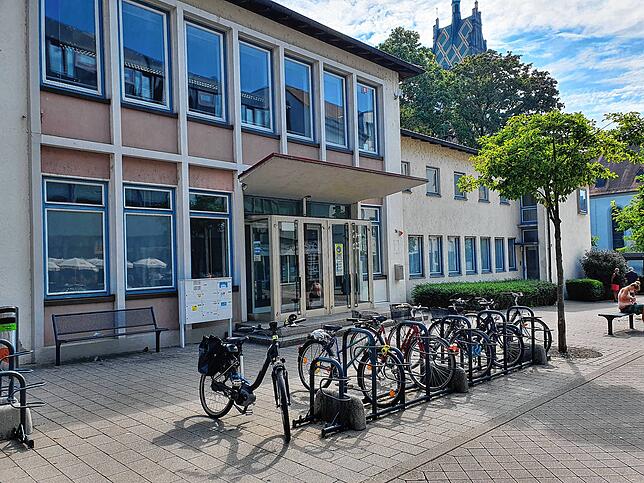 Eingang zum ehemaligen Zollhaus: Seit fünf Jahren haben hier die Ratsfraktionen und Mitarbeiter des Rathauses ihr Büro.