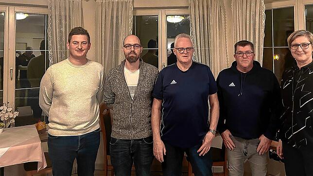 Sie engagieren sich im FC-Förderverein (von links): der Vorsitzende, Johannes Groß, und die Neugewählten Steven Barthel, Frank Schwer, ...