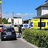 Ein Fahrradfahrer ist in Bad Zurzach von einem Auto erfasst worden. Er musste mit dem Rettungshubschrauber in die Klinik geflogen werden.