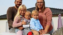 Familie Bucher in Wald eröffnete den Walder Zwillingsboom im Mai 2020. Unser Bild zeigt Papa Daniel Bucher, Maelle, die Zwillinge Elin ...