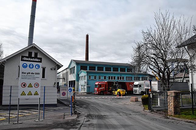 Die Einfahrt zur Stockach Alu im Frühling 2021.