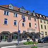 Die erste Adresse in Radolfzell, der Bahnhofsplatz 1, wartet auf den Abriss. Doch die Pläne für den Neubau werden seit Jahren von ...