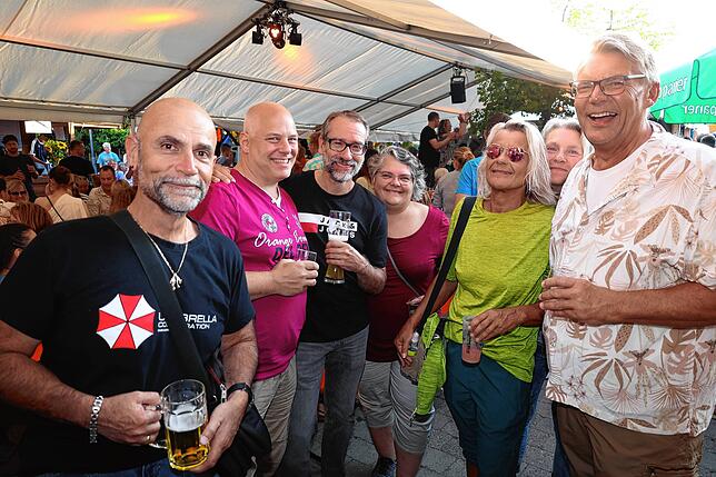 Bild 18: Feierlaune mit der Gretle-Band beim Dettinger Dorffest - hier gibt’s die schönsten Bilder