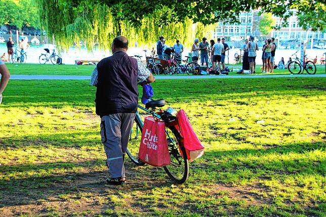 „Ich mache hier an einem Abend so viel Geld wie sonst in einer ganzen Woche.“ Ein Flaschensammler, der anonym bleiben möchte.
