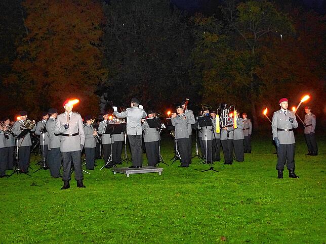 Die Bundeswehr feierte im vergangenen Jahr im Stadtgarten das 60-jährige Bestehen der Garnison mit einer abendlichen Serenade.