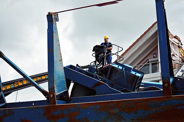 Bild 6: Nach Baukran-Unglück wegen Unwetter: Hier gibt es Bilder und Videos vom Bergungseinsatz