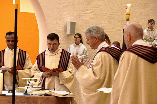 Bild 24: Die schönsten Bilder der Feier der Altarweihe in der Kirche St. Oswald in Stockach (Teil 2)