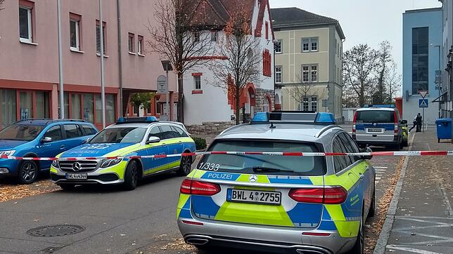 Sämtliche Straßen zum Amtsgericht in Waldshut wurden am Donnerstag für die Zeit der Bombendrohung abgesperrt.