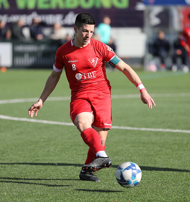 Dominik Almeida.