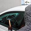 Der Albtraum vieler Autobesitzer: Der Wagen wird aufgebrochen und Wertgegenstände daraus geklaut. Auch im Hegau sind immer wieder Diebe ...