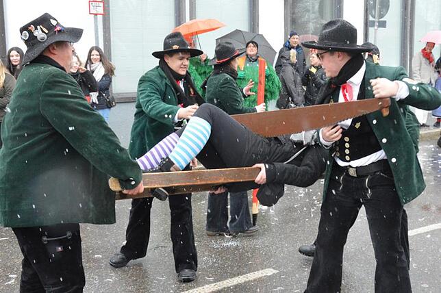Bild 19: Bilder vom Narrensprung beim Ringtreffen des Alemannischen Narrenrings (Teil 3)