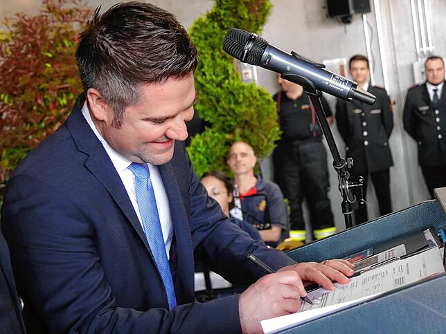 Bild 19: Zwei zukunftsweisende Anlässe als Feiergrund für die Feuerwehr Hilzingen