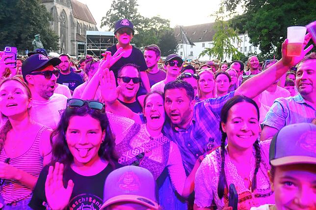 Bild 19: Bilder der großen Party mit den Fäaschtbänklern im Salemer Schlosspark