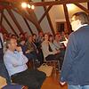 Richard Reschl (ganz links) vom gleichnamigen Stuttgarter Stadtplanungsbüro sowie Mitarbeiter Philipp König (ganz rechts) moderieren am ...
