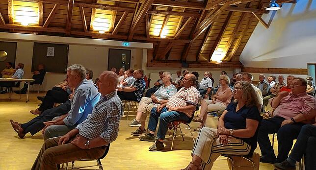 Bei einer Infoveranstaltung zum geplanten Bauprojekt im Juli 2020 war das Interesse seitens der Bevölkerung war groß. Viele Anwohner ...