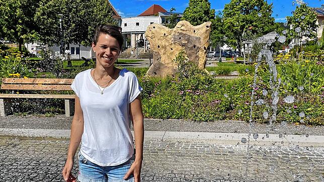 Als junge Mutter fühlt sich Jasmin Arnold (33) mit ihrer ganzen Familie in Owingen sehr gut aufgehoben und versorgt. Der neue Spielplatz ...