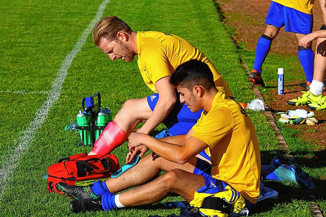 Teamkollegen: Einst spielten Dominik Uhrig (hinten) und Tunahan Kocer gemeinsam in der „Ersten“ beim SV Herten. Das Foto entstand am 15. ...