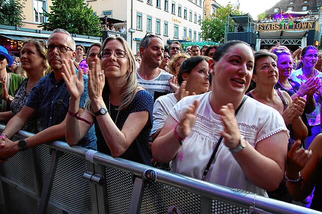 Am Finaltag des Festivals Stars in Town auf dem Herrenacker inmitten der Altstadt von Schaffhausen befubelten über 6000 Fans die ...