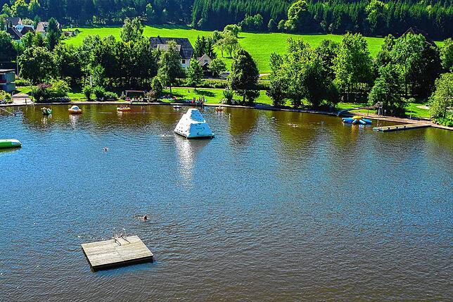 Der Klosterweiher, heute ein beliebter Badesee, wurde zu Klosterzeiten angelegt. Daher auch der Name.