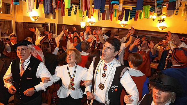 An diesem Abend dürfen sie mal unbeschwert feiern: Ehrenamtliche, die sich in ihren Heimatorten für die Fasnacht engagieren und große ...