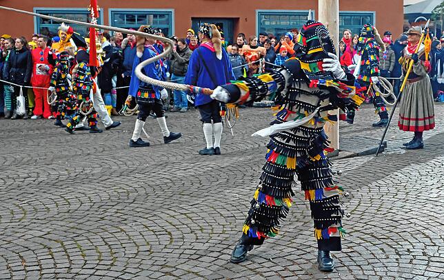 Die Tradition des Karbatscheschnellens ist viele Jahrhunderte alt. Wie Überlieferungen vermuten lassen, kommt die Karanatsche ...