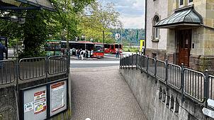 Der Busbahnhof in Waldshut. In diesem Bereich soll es in der Nacht zum Dienstag eine Keilerei gegeben haben, bei der vier Beteiligte ...