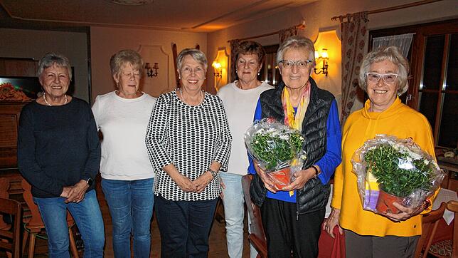 Wechsel im Vorstand der Frauengymnastikgruppe Todtmoos: Das Bild zeigt (von links) die neue Vorsitzende Gisela Bächle, Hannelore ...