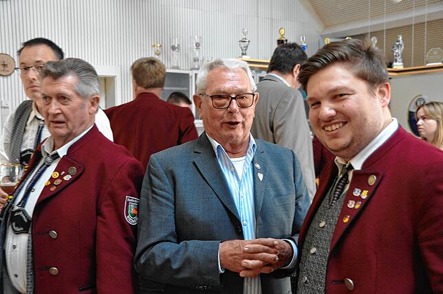 Viele langjährige Musikkameraden ließen sich die Ausstellung nicht entgehen.