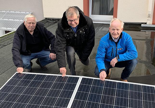 Vorreiter in Sachen Energieerzeugung: Der Bad Säckinger Dieter Preuss hat eines der ersten Balkonkraftwerke in der Region in Betrieb ...