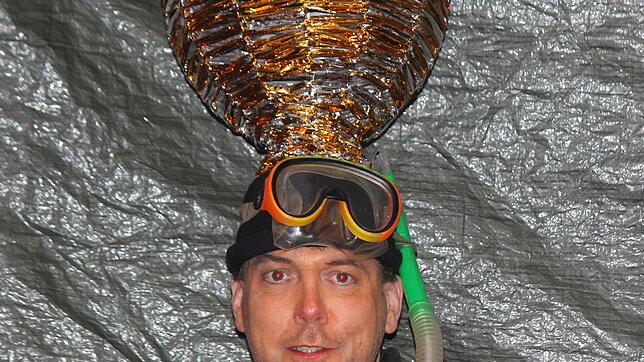 Matthias Wigger stieg als Haubentaucher beim Dorferschoppen aus dem Wasser. Gäbe es einen Preis fürs beste Kostüm, hätte er ihn verdient.