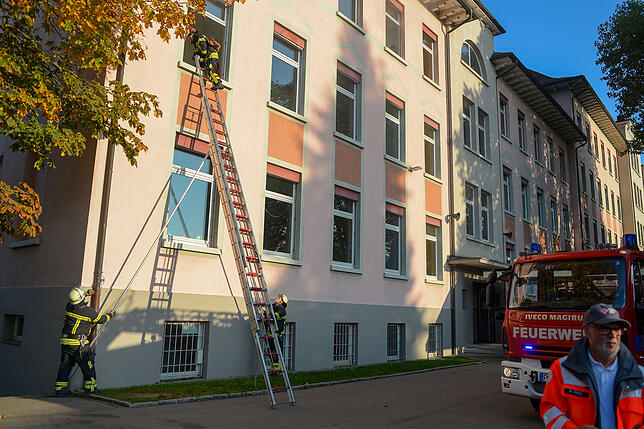 Hinein ins Gebäude über die Schiebeleiter.