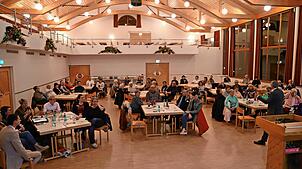 Auf viel Zuspruch stößt auch in diesem Jahr die Bürgerversammlung in der Uhrmacher-Ketterer-Halle in Schönwald. Bilder: Hans-Jürgen Kommert