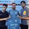 Doppelwechsel: Trainer Sascha Samardzic (Mitte) freut sich über die beiden Neuzugängen Karim Nahia (links) und Youssef Saidj, die vom ...