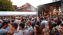 (Archivbild) 2022 lockte das Weinfest wieder tausende Konstanzer und Gäste an.