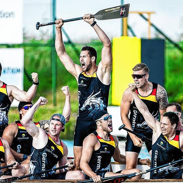So sieht Glück aus: Mit der Bad Säckinger Drachenboot-Mannschaft „Thunder Dragons“ hat Robin Eschbach zahlreiche Titel erlangt.