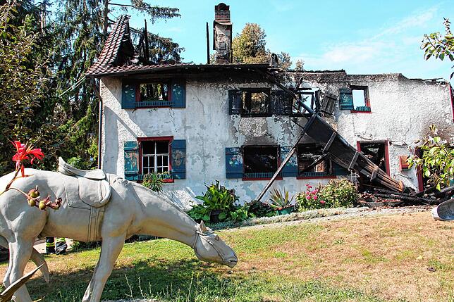 Der Brand hatte in der Nacht vom 31. Juli auf den 1. August 2018 das historische Hofgut Balisheim zerstört. Die Bewohner sowie ...