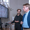 Restaurator Raymund Bunz (Mitte) erläuterte Thomas Bareiß (rechts) Details seiner Reinigungsmethode für Decken, Wände und Gemälde der ...