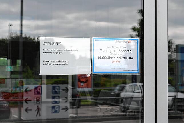 Der Flughafen ist nach wie vor geöffnet und betriebsbereit.