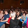 Wann endlich wird es wieder so sein? &ndash; Blick in die voll besetzte Waldshuter Stadthalle beim ersten Poetry Slam des Kulturamtes ...